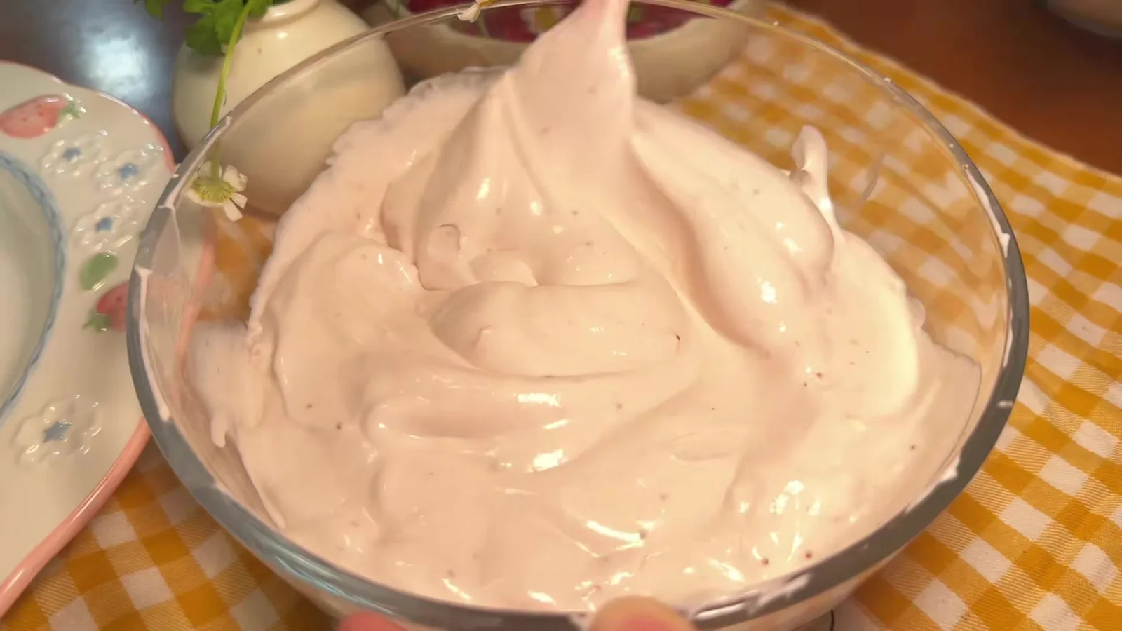 Trộn mousse mâm xôi