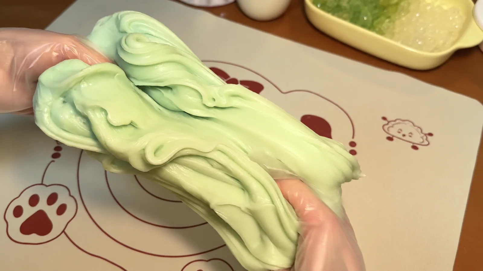 Trộn bơ và nhồi vỏ bánh