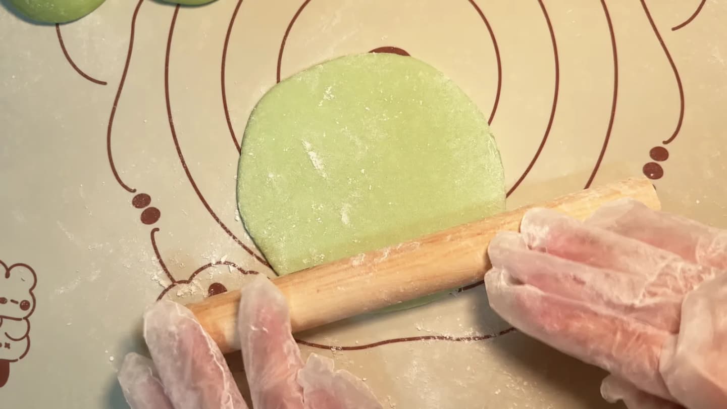 Chia và cán vỏ bánh
