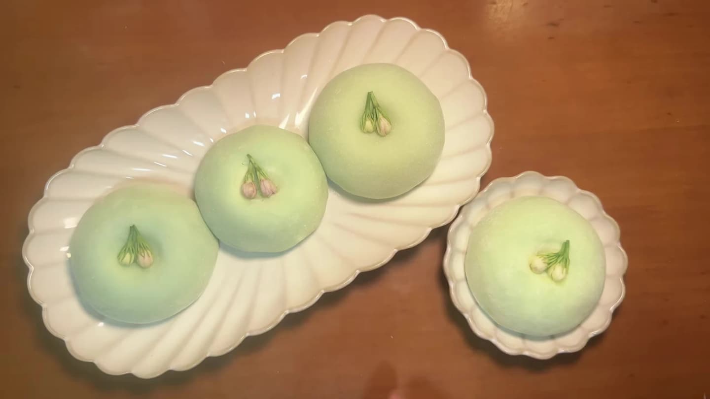 Bánh daifuku nho xanh kem hoa nhài