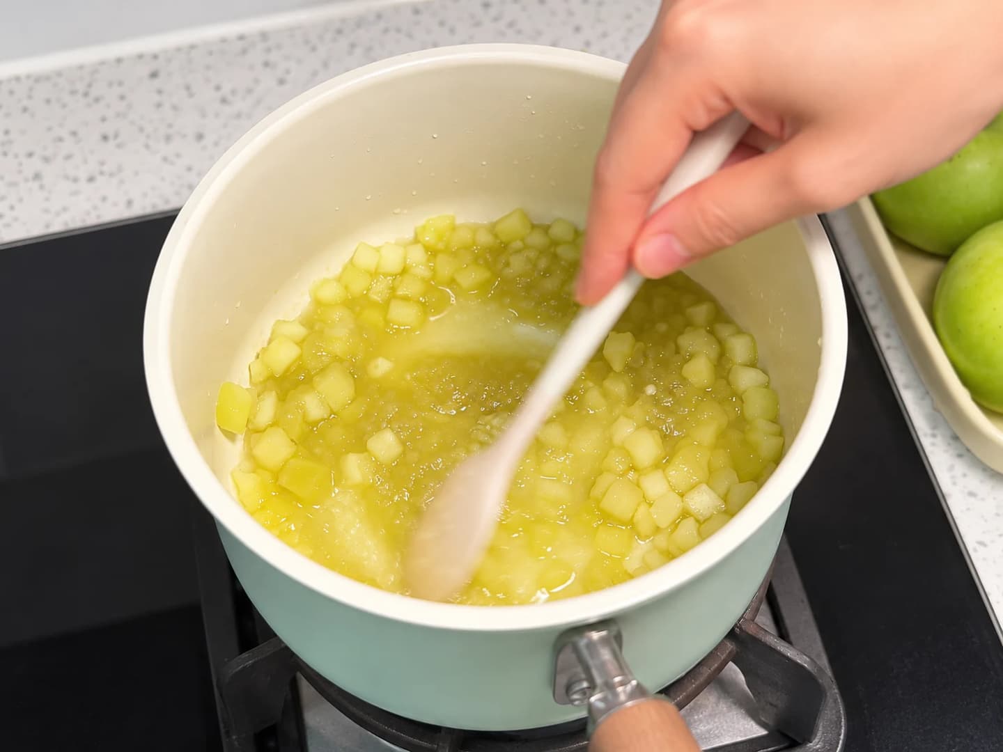 Nấu táo với purée