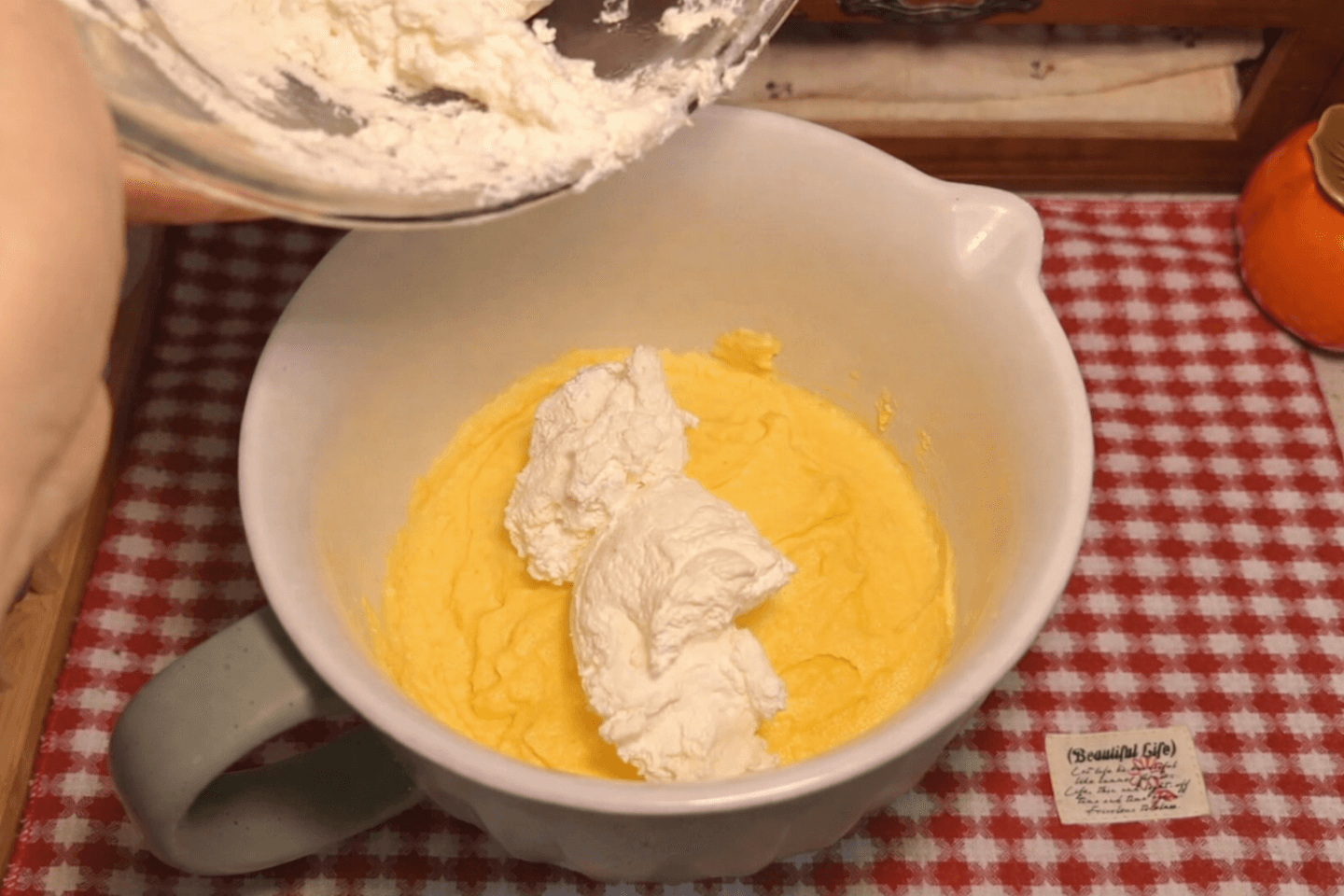 Trộn kem Tiramisu
