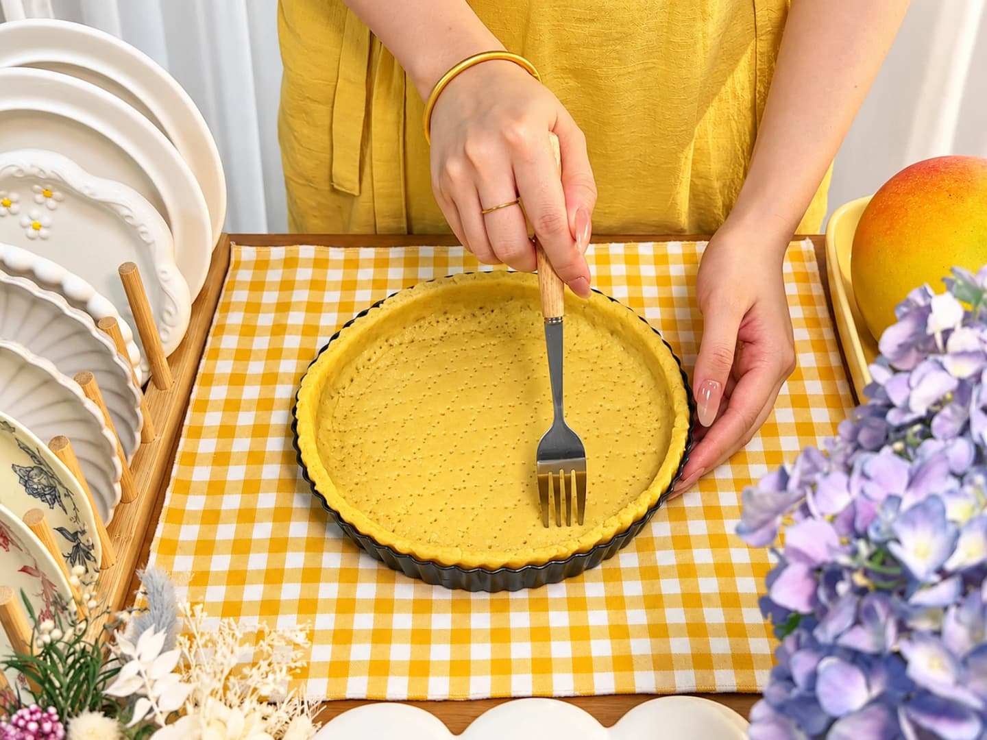 Cán bột và tạo vỏ tart