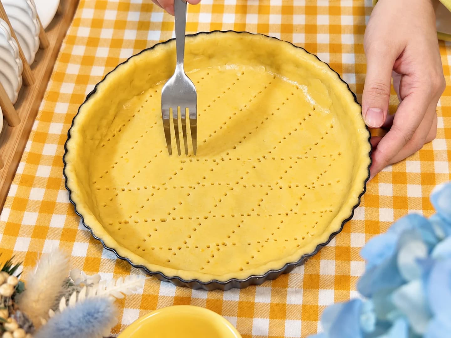 Cán và tạo vỏ tart