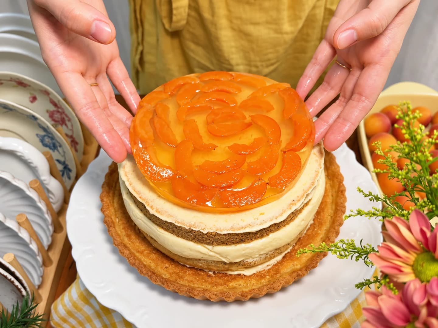 Đánh hai mẻ kem và ráp bánh