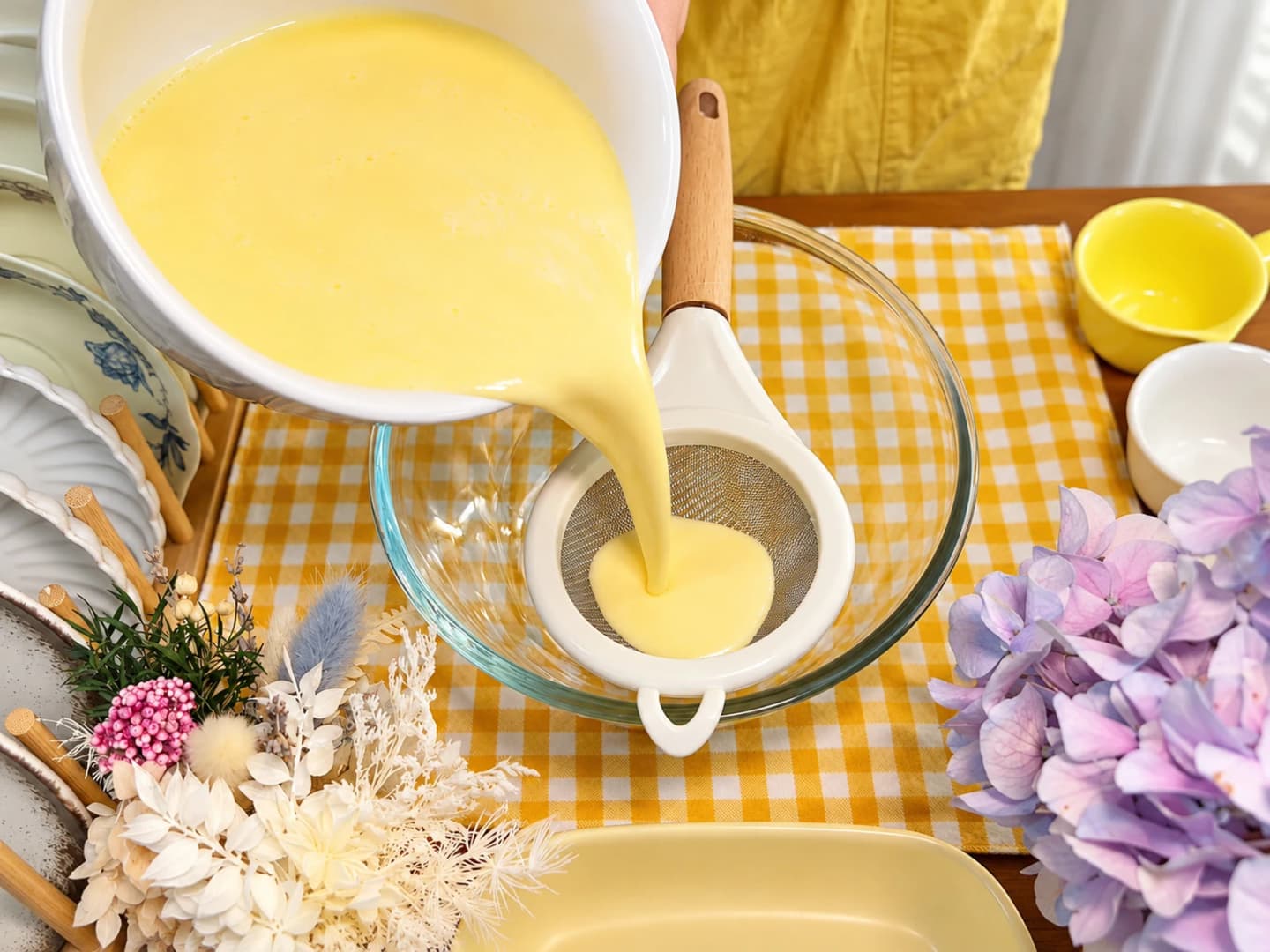 Pha và lọc bột crepe