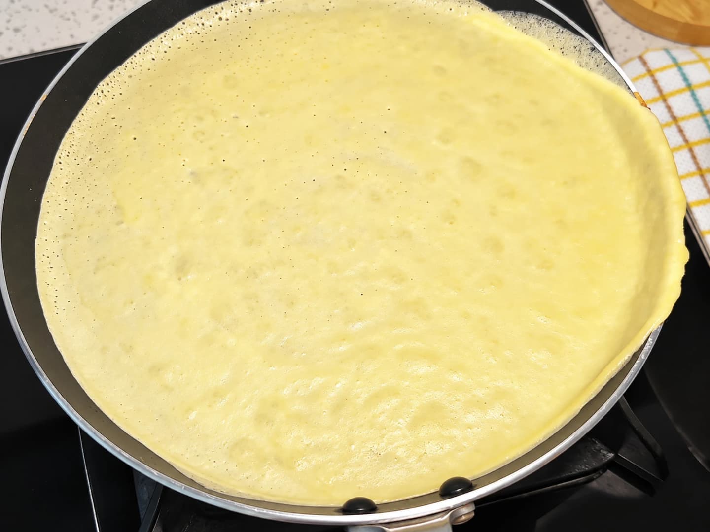 Tráng và cắt vỏ crepe