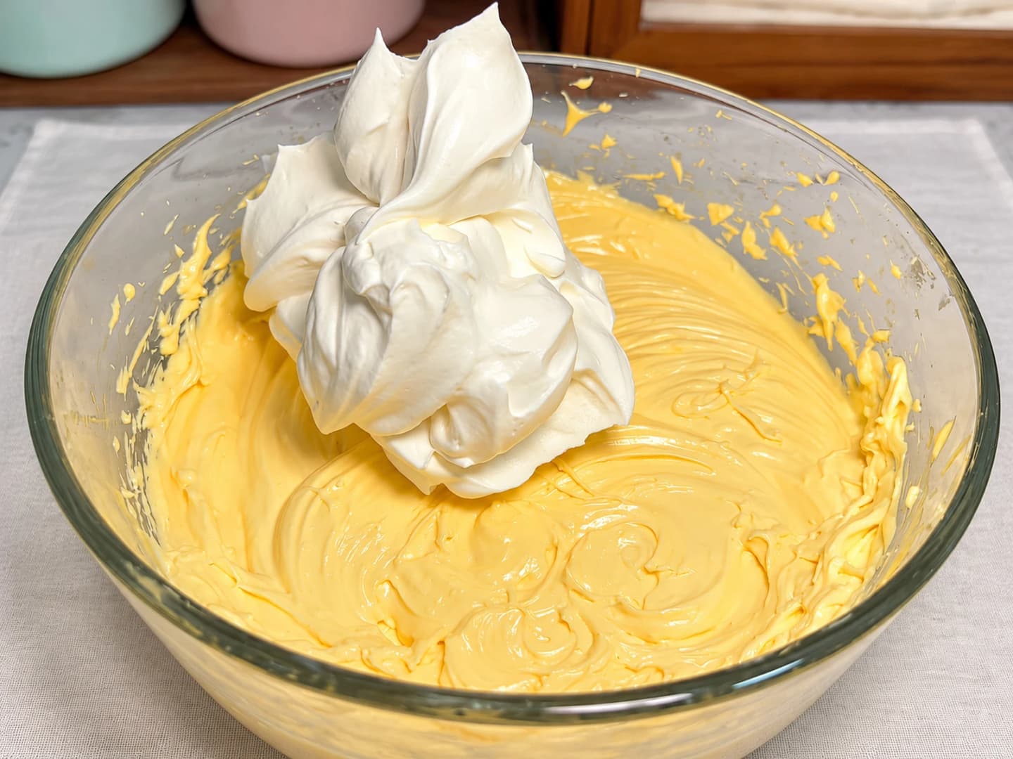 Đánh kem tươi và hoàn thiện kem mascarpone