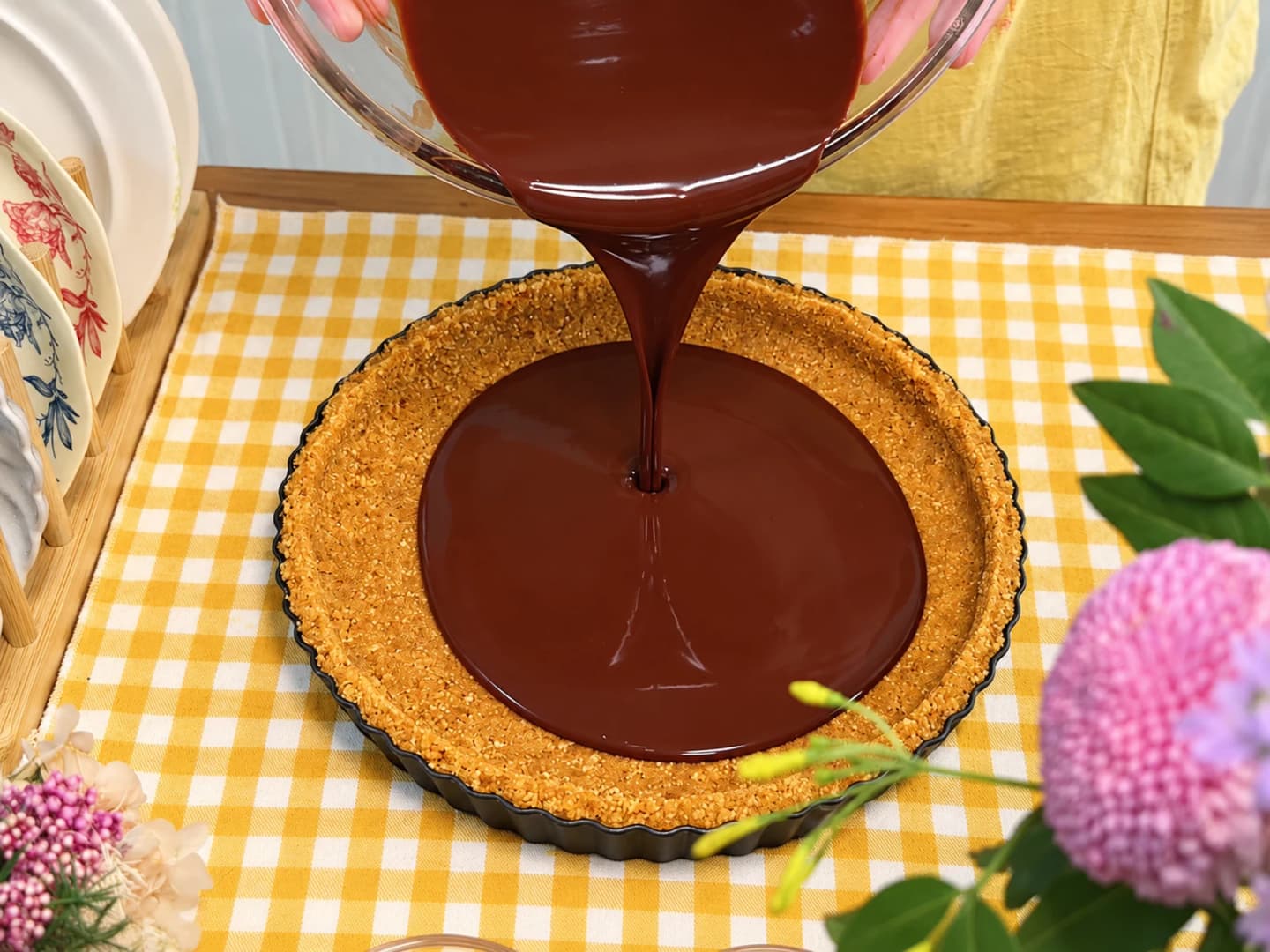 Làm ganache và cho vào đế