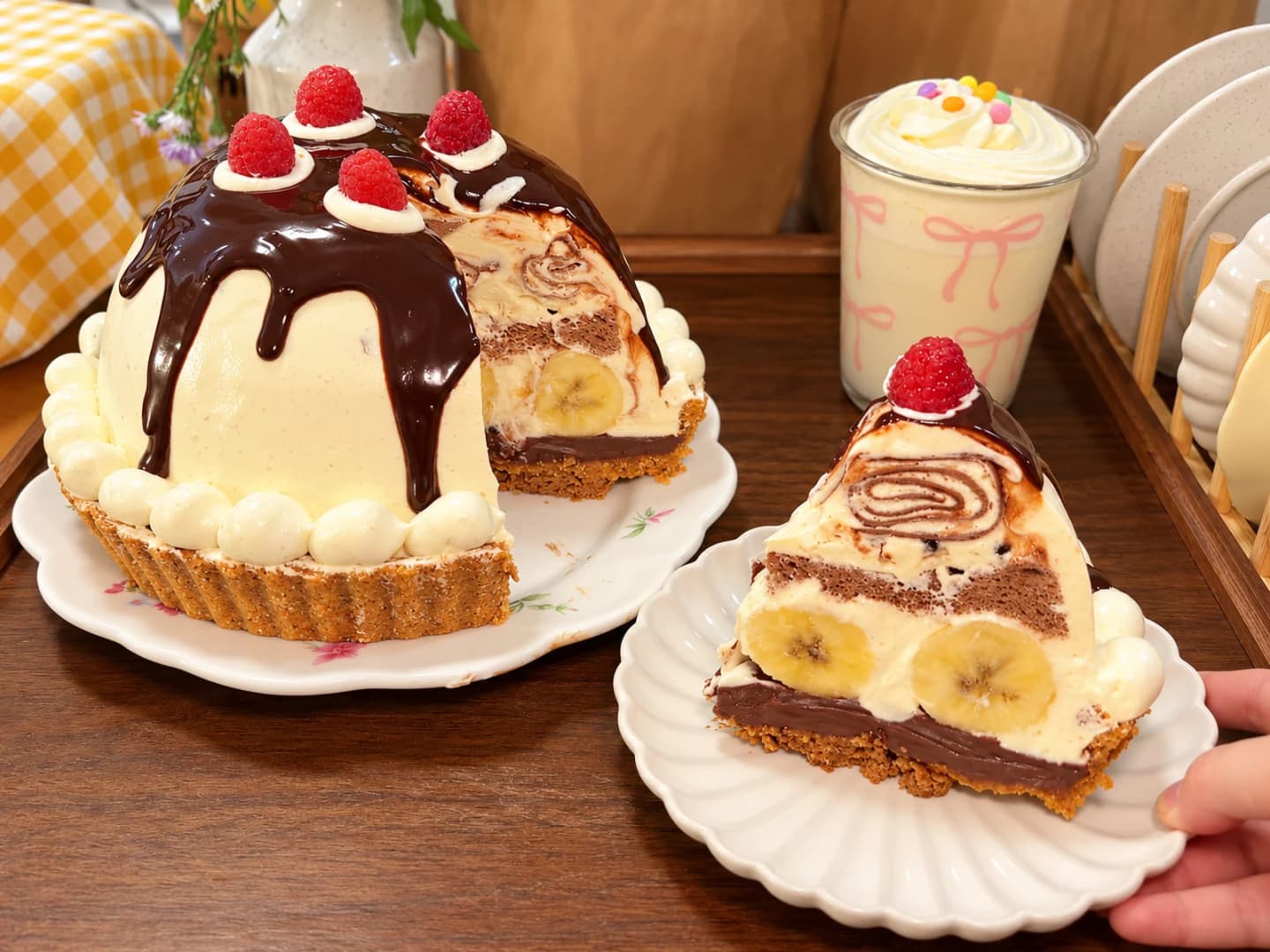 Tart chocolate chuối và crepe cuộn kem