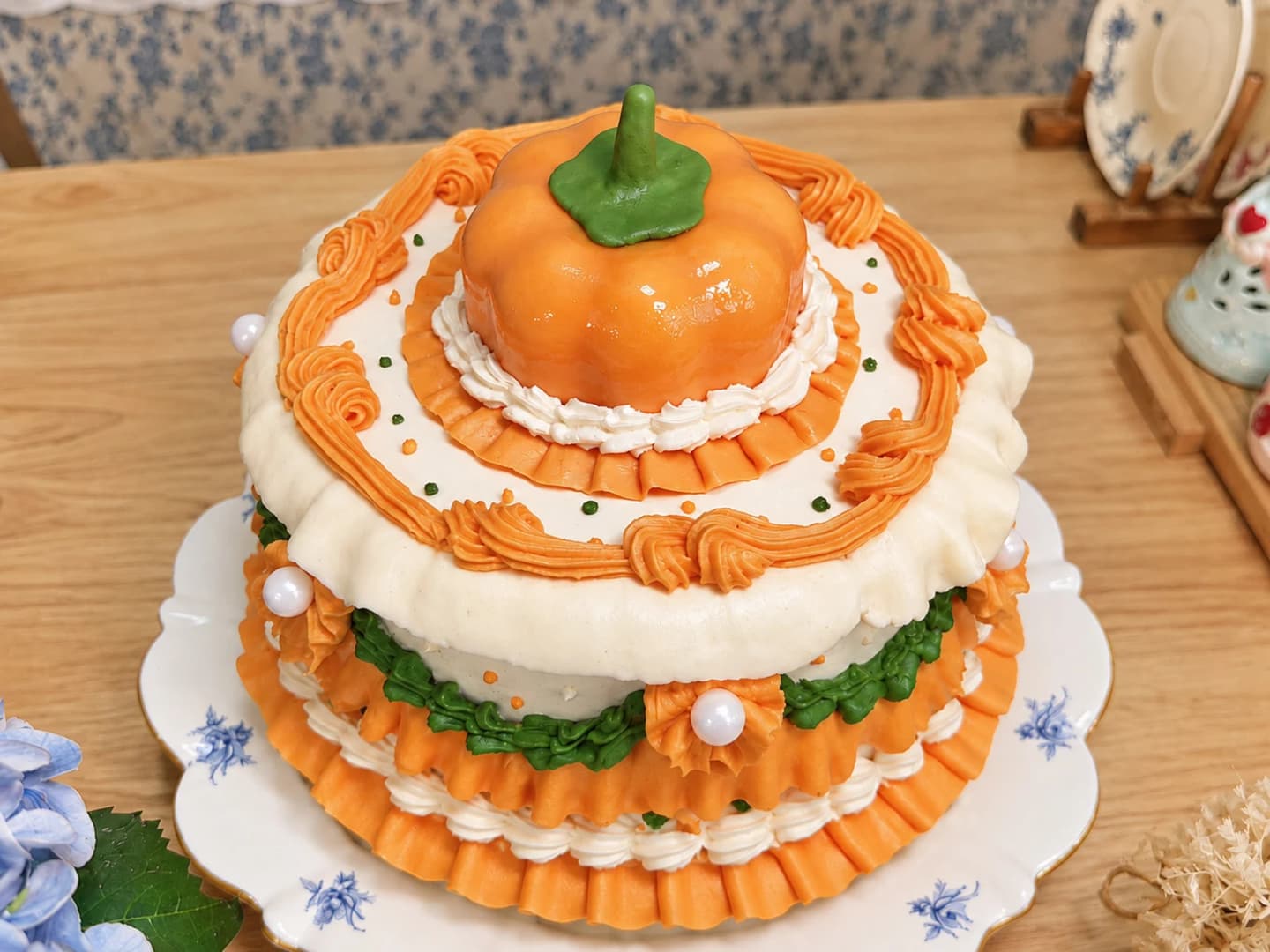 Bánh tart bí đỏ trà Earl Grey với cốt trà mềm và kem mịn