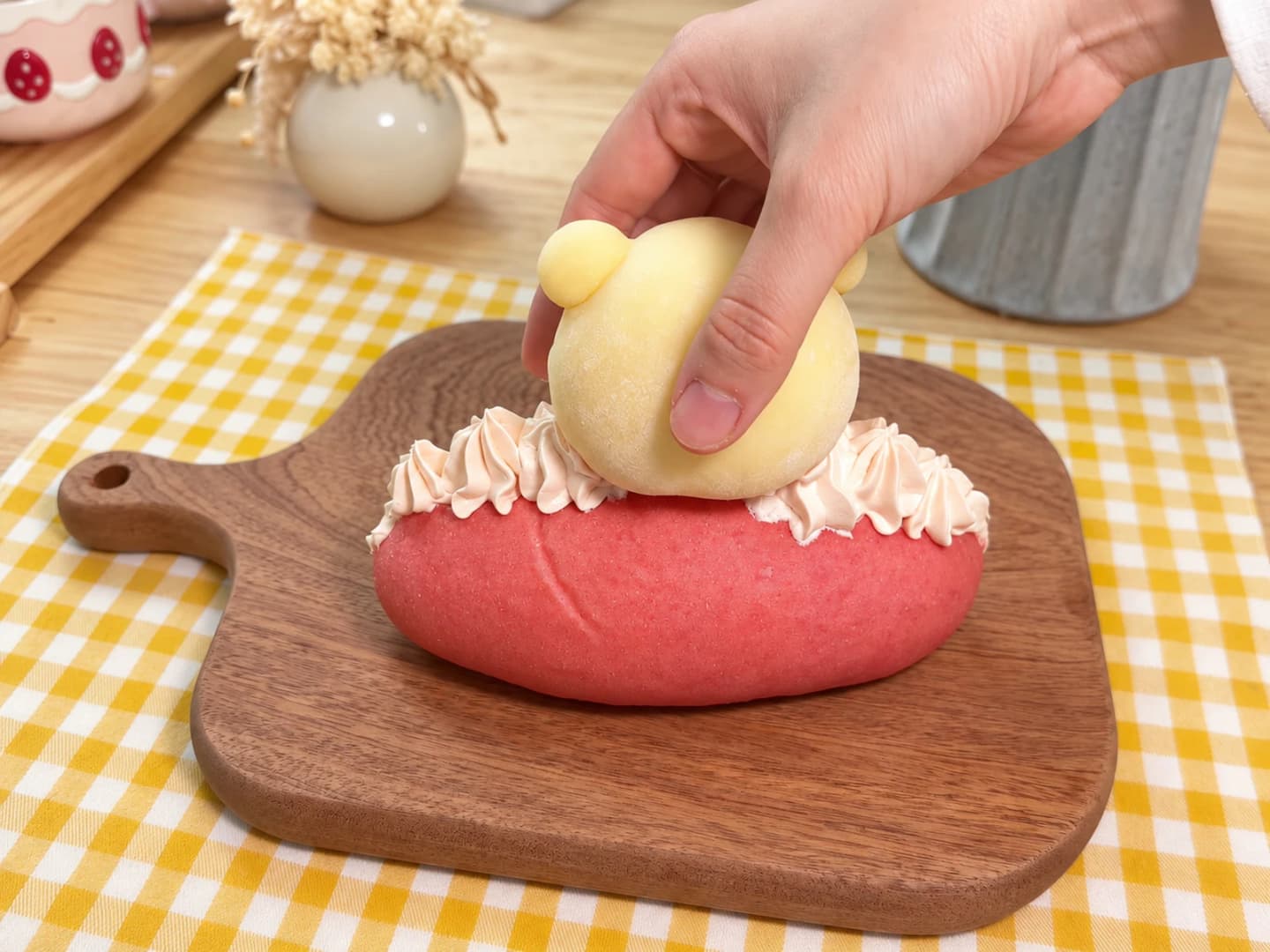 Assemble the mochi buns