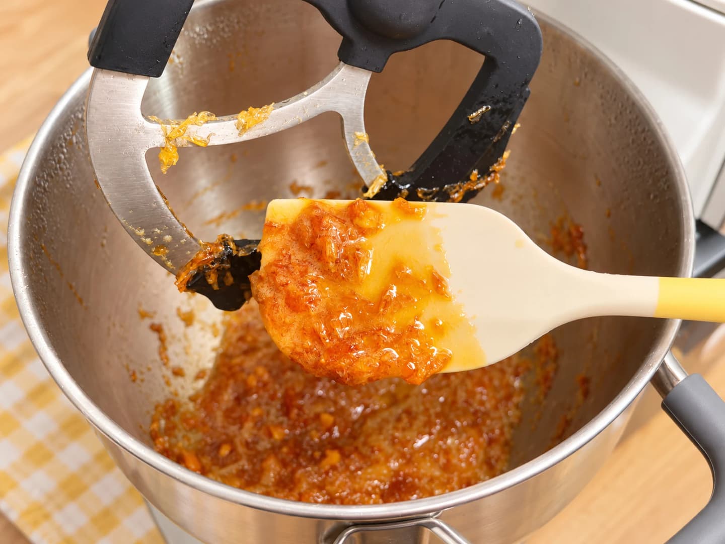 Cook the honey pomelo jam