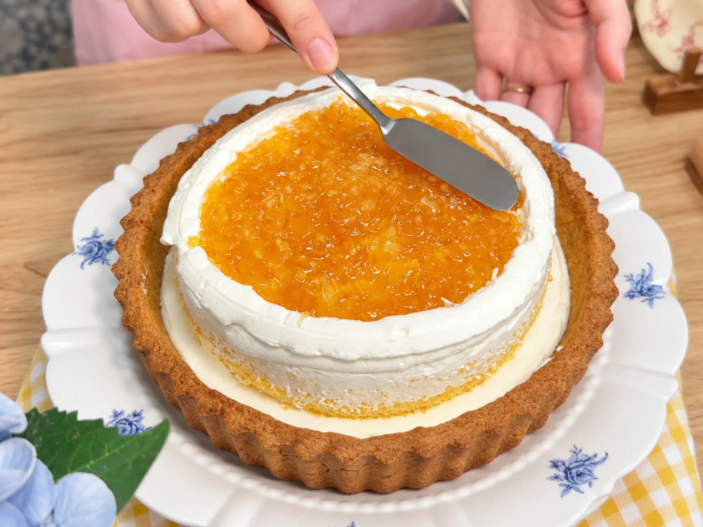 Assemble the jam filling