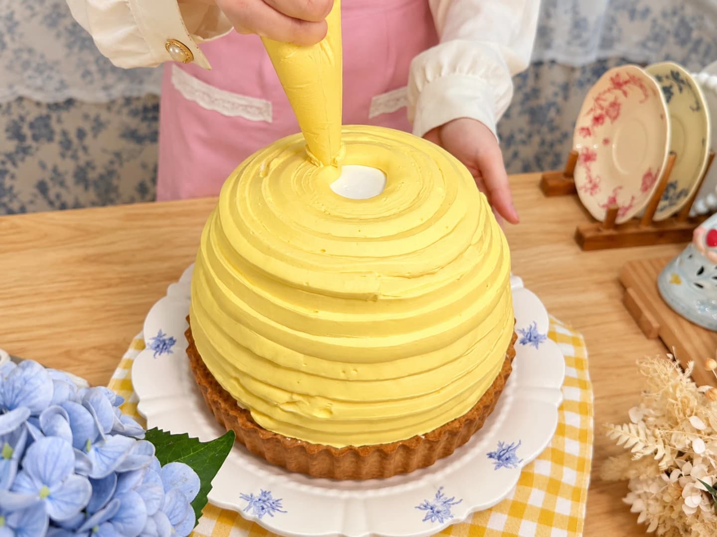 Apply the yellow frosting and chill